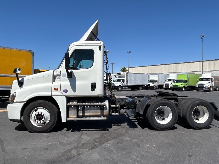 2017 Freightliner Cascadia in Las Vegas, NV — photo 4