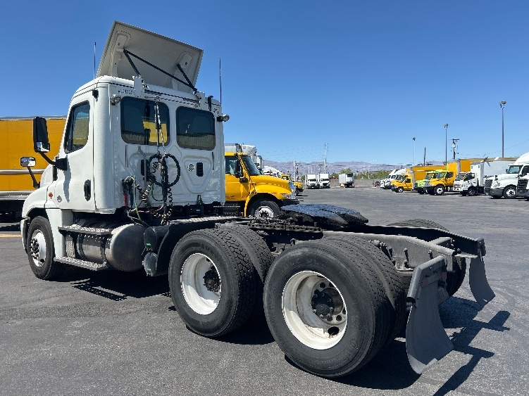 2017 Freightliner Cascadia in Las Vegas, NV — photo 5