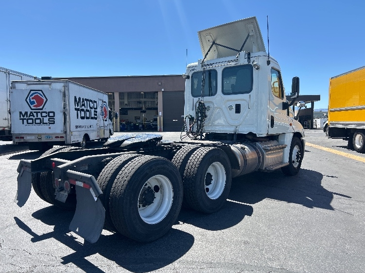 2017 Freightliner Cascadia in Las Vegas, NV — photo 7
