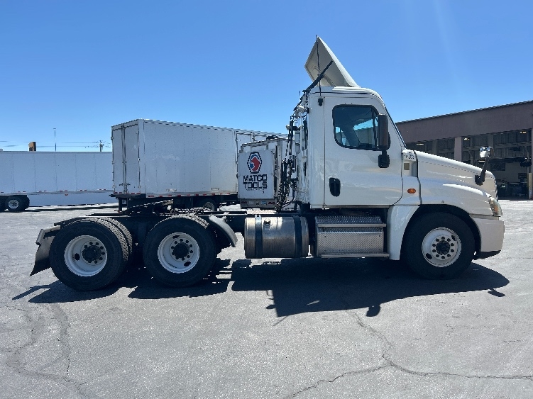 2017 Freightliner Cascadia in Las Vegas, NV — photo 8