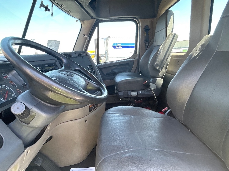 2017 Freightliner Cascadia in Las Vegas, NV — photo 10