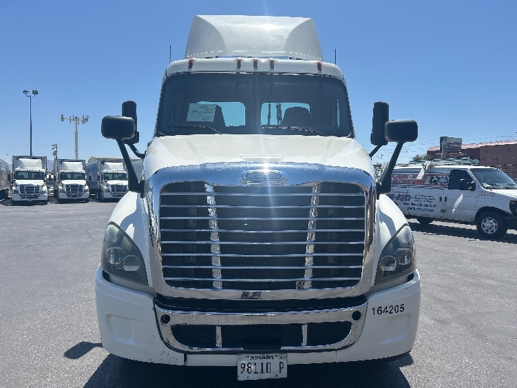 2017 Freightliner Cascadia in Las Vegas, NV — photo 2