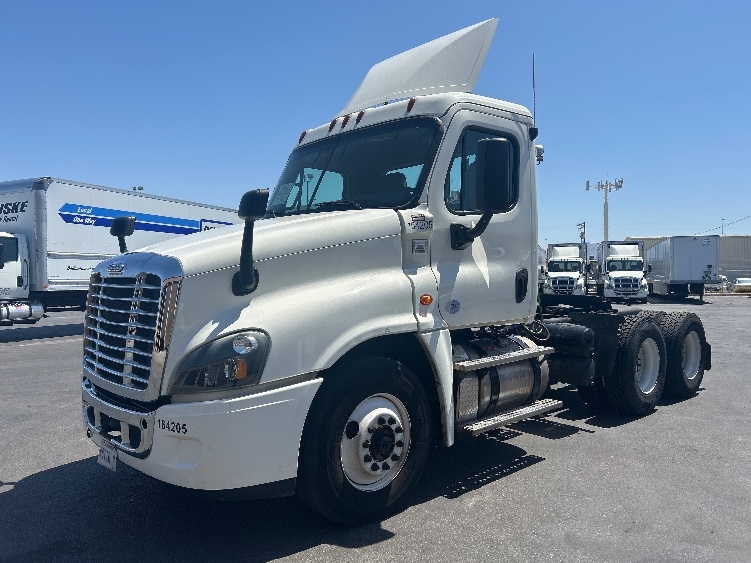 2017 Freightliner Cascadia in Las Vegas, NV — photo 3
