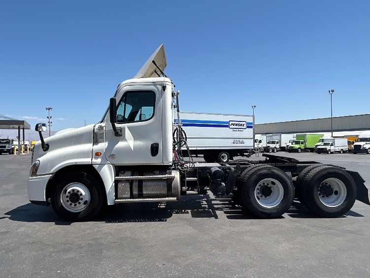 2017 Freightliner Cascadia in Las Vegas, NV — photo 4
