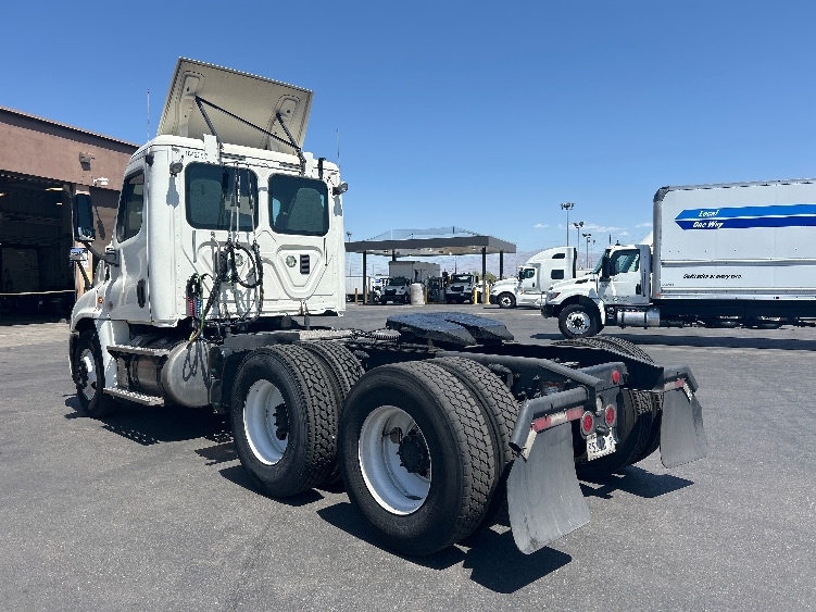 2017 Freightliner Cascadia in Las Vegas, NV — photo 5