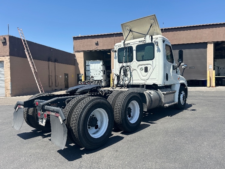 2017 Freightliner Cascadia in Las Vegas, NV — photo 7