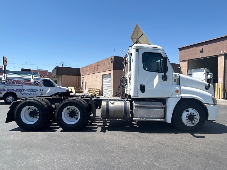 2017 Freightliner Cascadia in Las Vegas, NV — photo 8