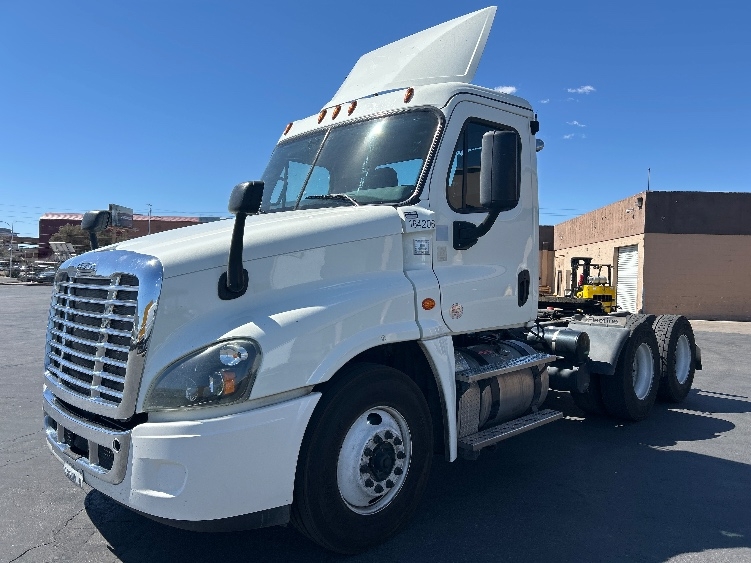 2017 Freightliner Cascadia in Las Vegas, NV — photo 3