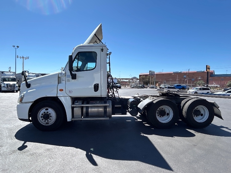 2017 Freightliner Cascadia in Las Vegas, NV — photo 4