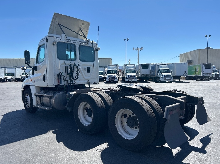 2017 Freightliner Cascadia in Las Vegas, NV — photo 5