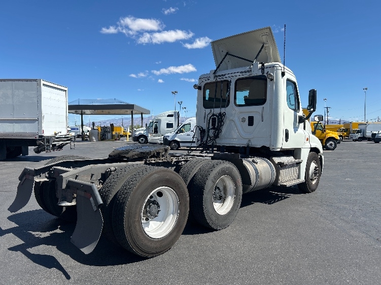 2017 Freightliner Cascadia in Las Vegas, NV — photo 7
