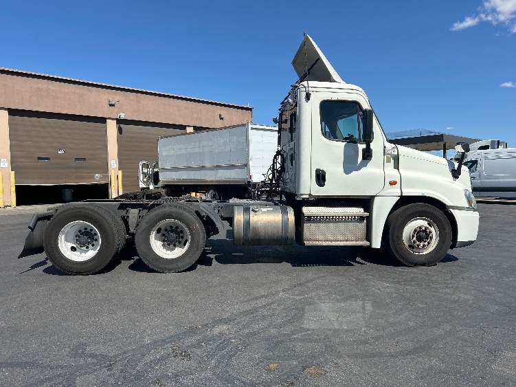 2017 Freightliner Cascadia in Las Vegas, NV — photo 8