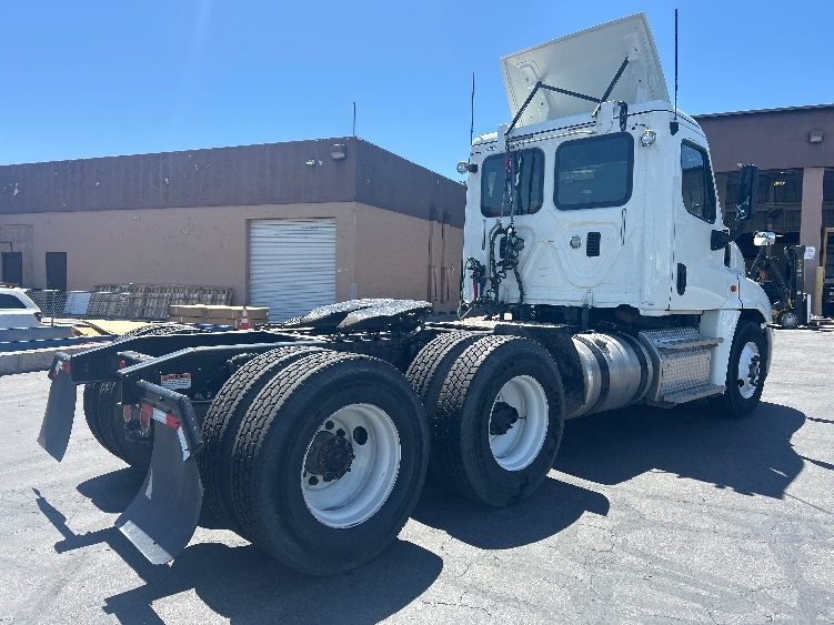 2017 Freightliner Cascadia in Las Vegas, NV — photo 7