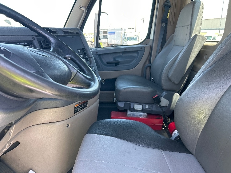 2017 Freightliner Cascadia in Las Vegas, NV — photo 10
