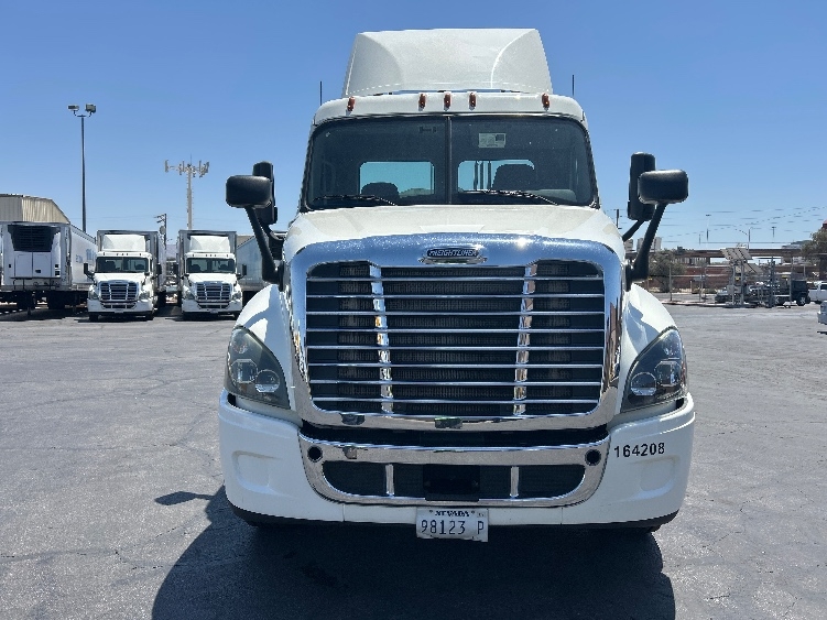 2017 Freightliner Cascadia in Las Vegas, NV — photo 2