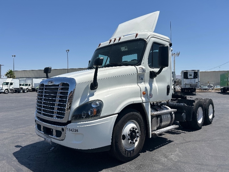 2017 Freightliner Cascadia in Las Vegas, NV — photo 3