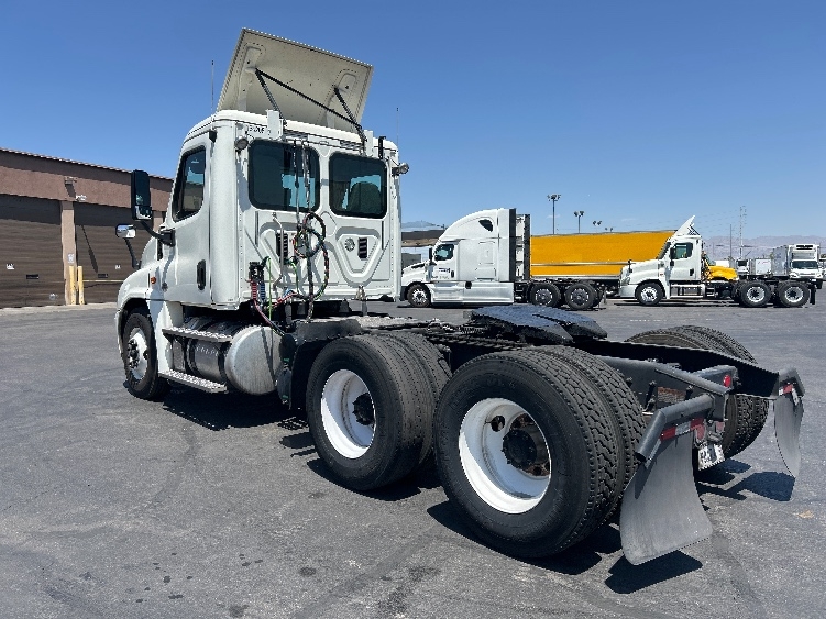 2017 Freightliner Cascadia in Las Vegas, NV — photo 5
