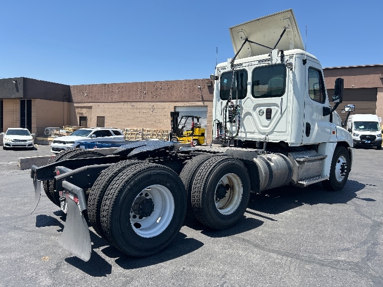 2017 Freightliner Cascadia in Las Vegas, NV — photo 7