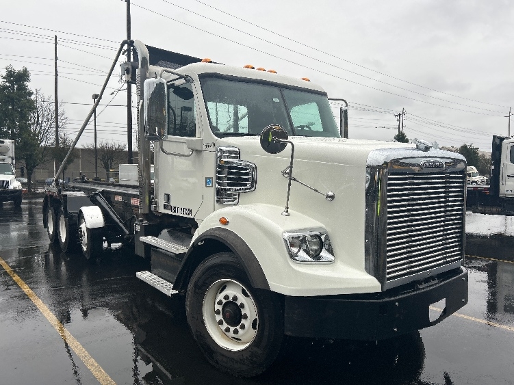 2017 Freightliner Coronado in Portland, OR