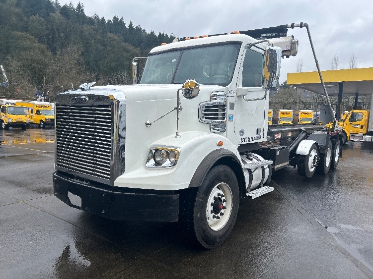 2017 Freightliner Coronado in Portland, OR — photo 3