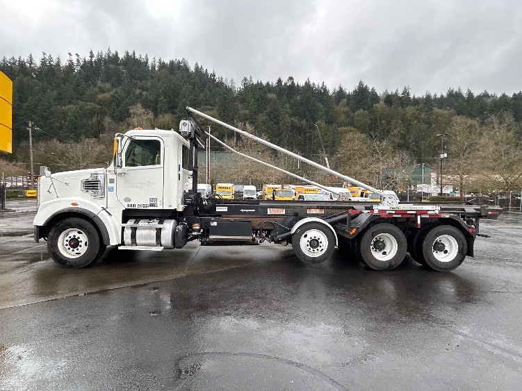 2017 Freightliner Coronado in Portland, OR — photo 4