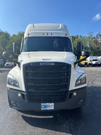 2023 Freightliner Cascadia in Mount Pleasant, PA — photo 2