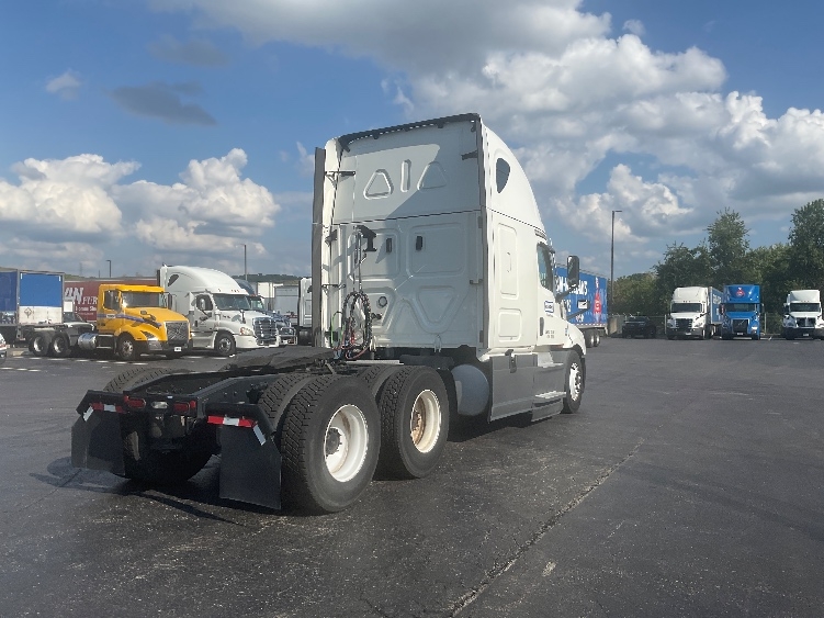 2023 Freightliner Cascadia in Mount Pleasant, PA — photo 7
