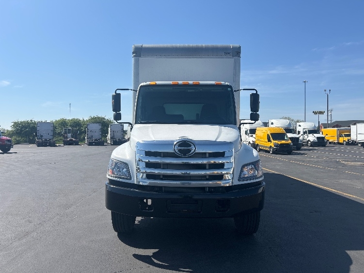 2018 Hino 268 in Akron, OH — photo 2