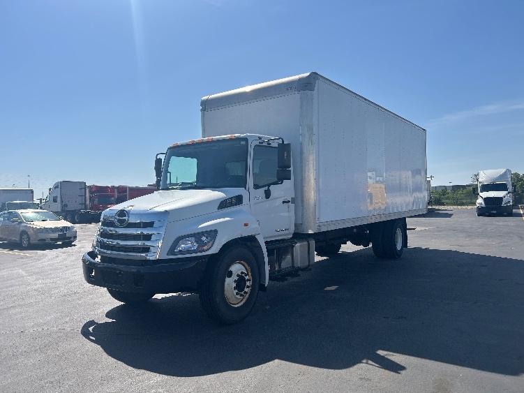 2018 Hino 268 in Akron, OH — photo 3