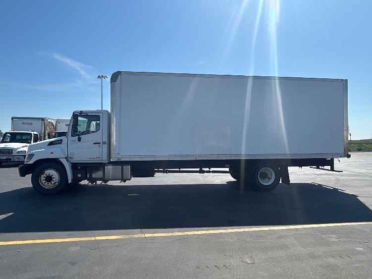 2018 Hino 268 in Akron, OH — photo 4
