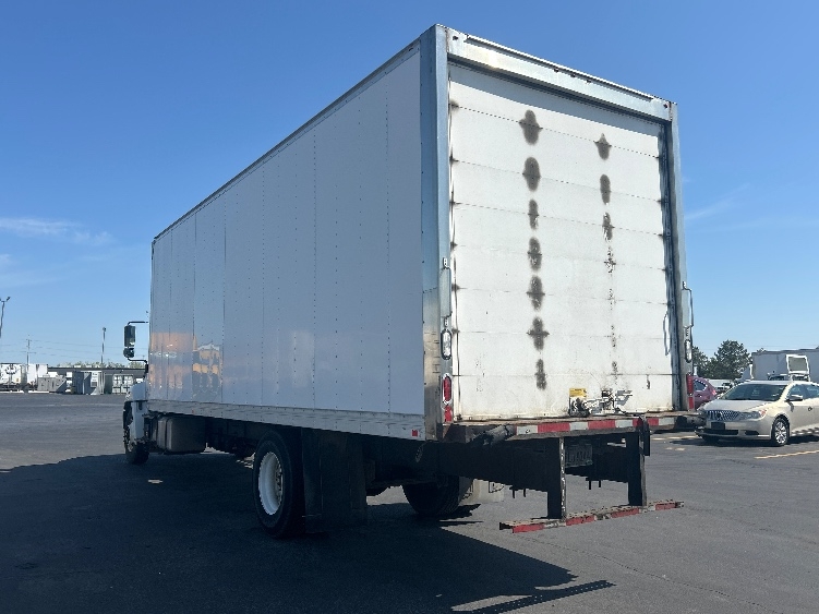 2018 Hino 268 in Akron, OH — photo 6