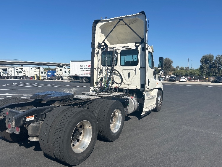 2018 Freightliner Cascadia in Fontana, CA — photo 7
