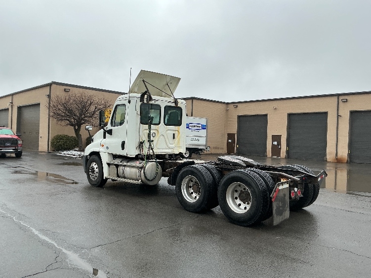 2018 Freightliner Cascadia in Wilkes Barre, PA — photo 5