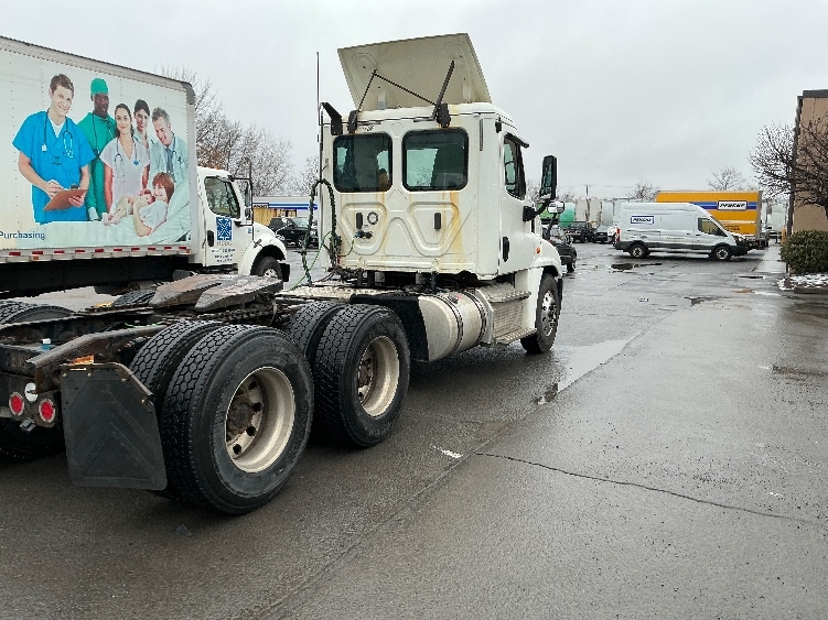 2018 Freightliner Cascadia in Wilkes Barre, PA — photo 7