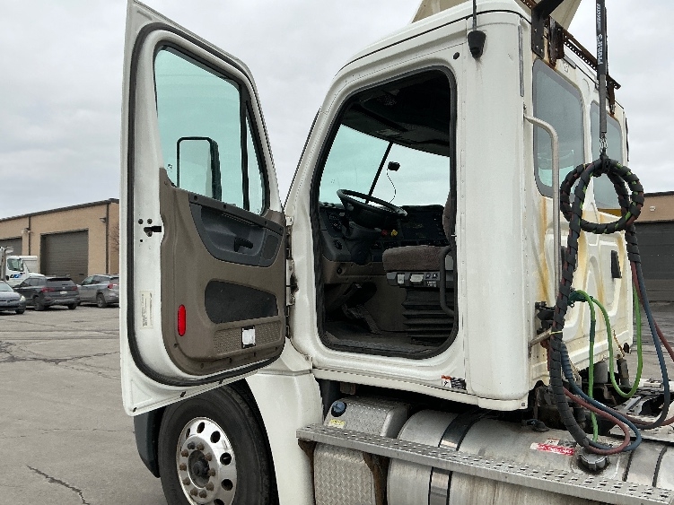 2018 Freightliner Cascadia in Wilkes Barre, PA — photo 9