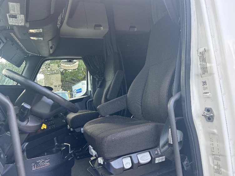 2023 Freightliner Cascadia in Riviera Beach, FL — photo 9