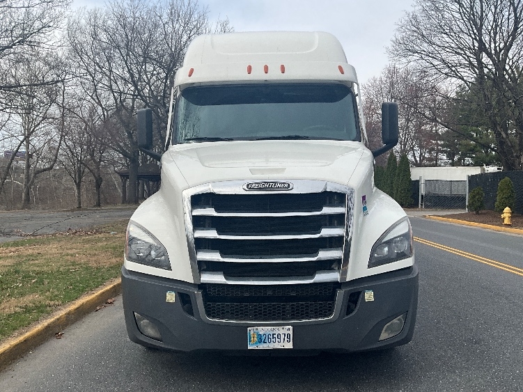 2023 Freightliner Cascadia in Reading, PA — photo 2