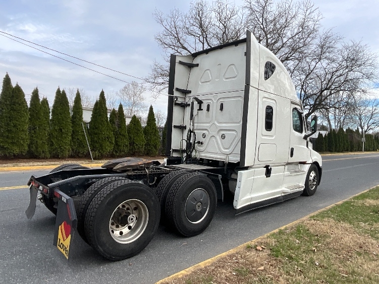 2023 Freightliner Cascadia in Reading, PA — photo 7