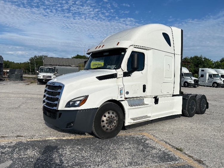 2023 Freightliner Cascadia in Plant City, FL — photo 3