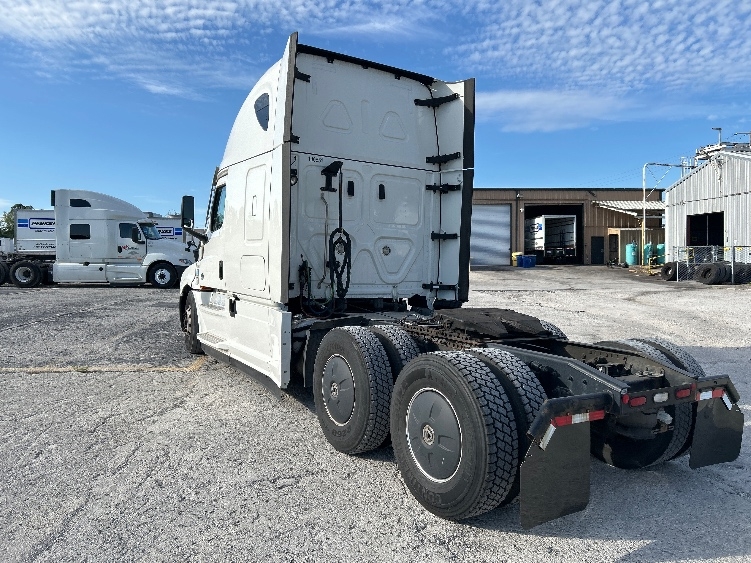2023 Freightliner Cascadia in Plant City, FL — photo 5