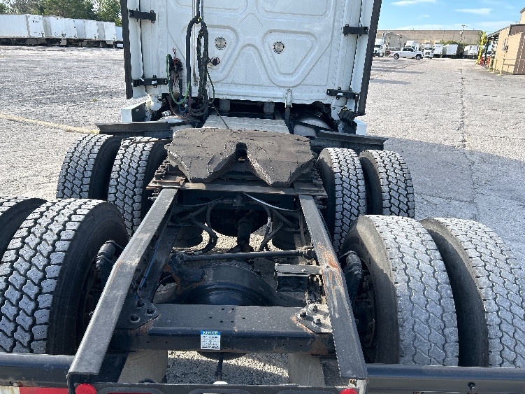 2023 Freightliner Cascadia in Plant City, FL — photo 6