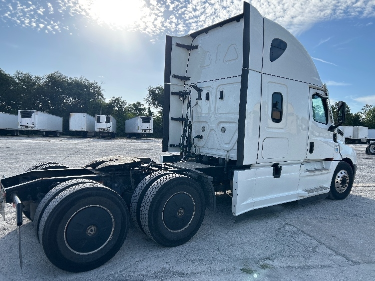 2023 Freightliner Cascadia in Plant City, FL — photo 7