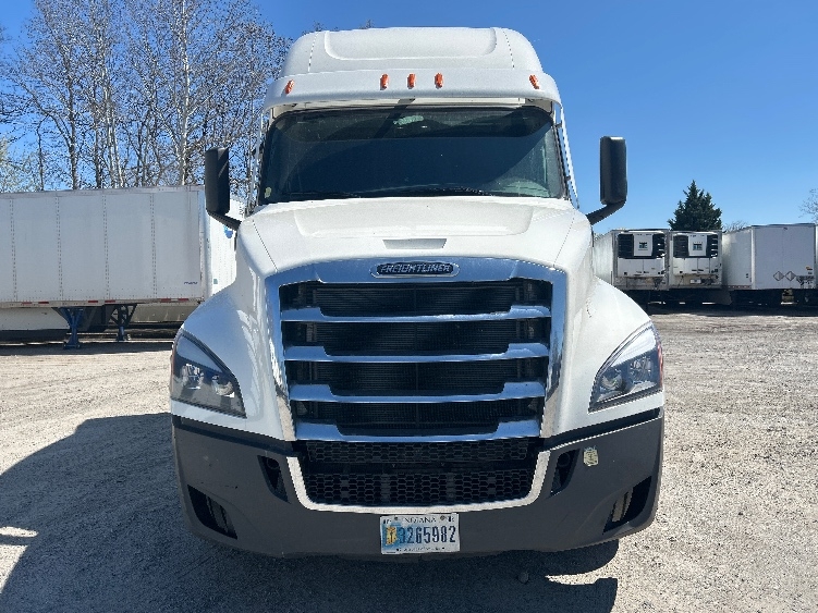 2023 Freightliner Cascadia in Reading, PA — photo 2