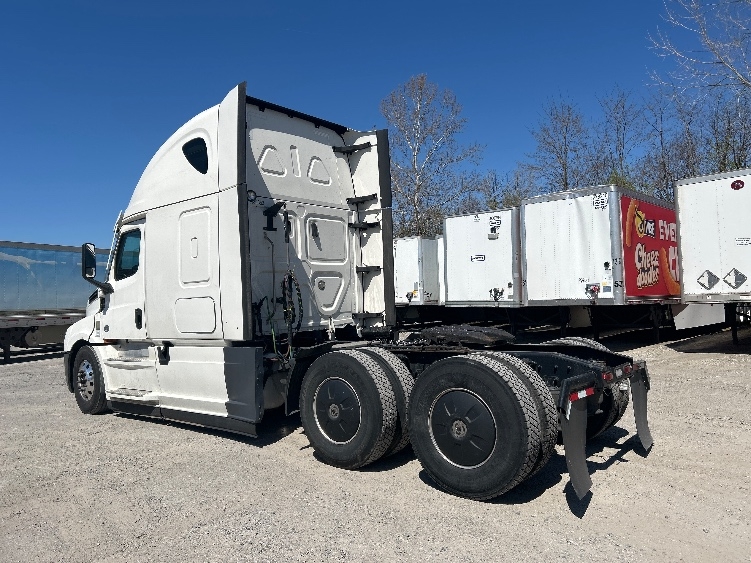2023 Freightliner Cascadia in Reading, PA — photo 5