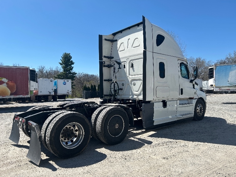 2023 Freightliner Cascadia in Reading, PA — photo 7