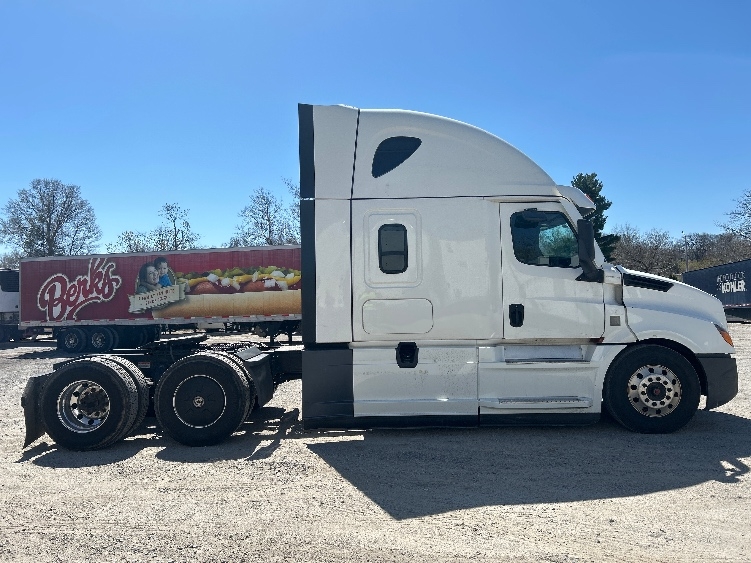 2023 Freightliner Cascadia in Reading, PA — photo 8