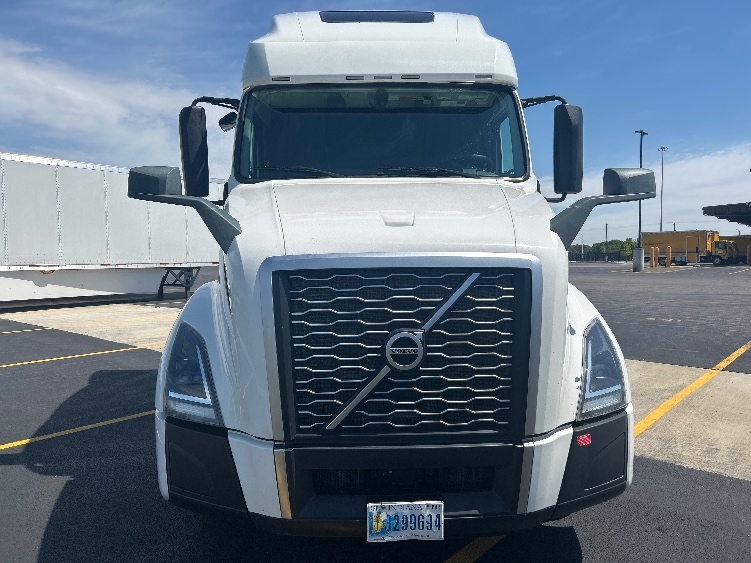 2023 Volvo VNL 760 in Cookeville, TN — photo 2