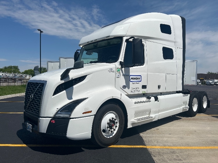 2023 Volvo VNL 760 in Cookeville, TN — photo 3