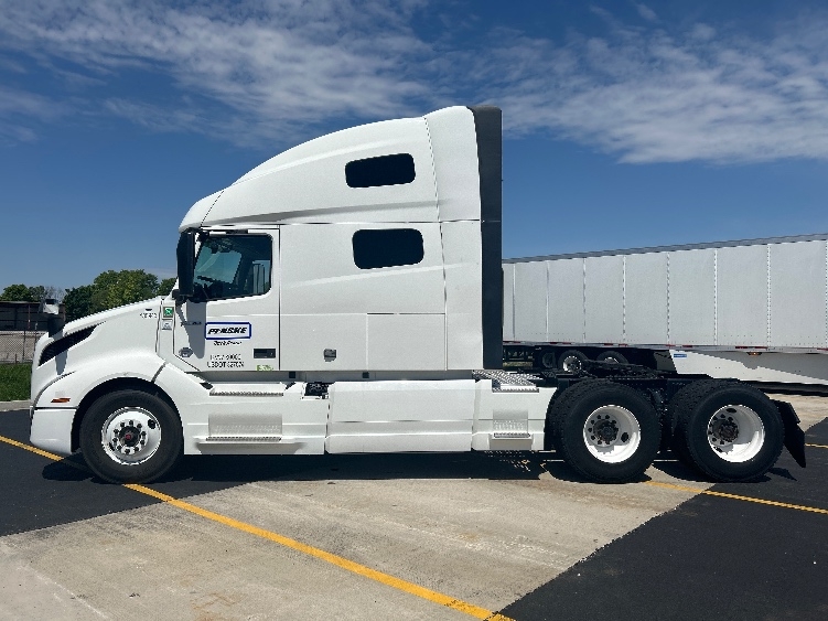 2023 Volvo VNL 760 in Cookeville, TN — photo 4