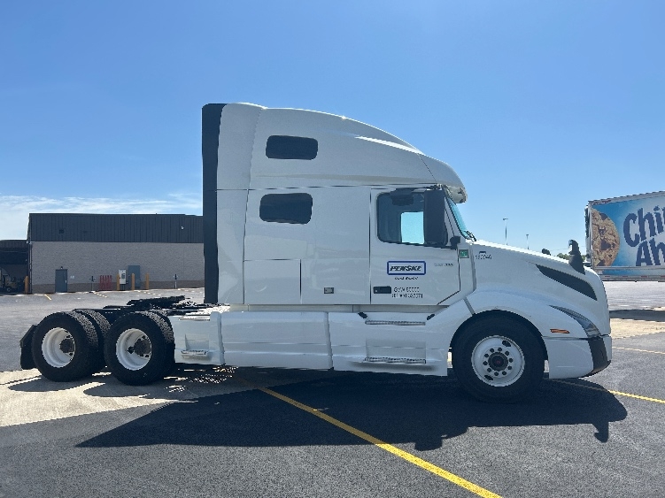 2023 Volvo VNL 760 in Cookeville, TN — photo 8